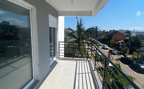 Ótimo apto 50m da areia churrasq 2Q 2 banheiros 301